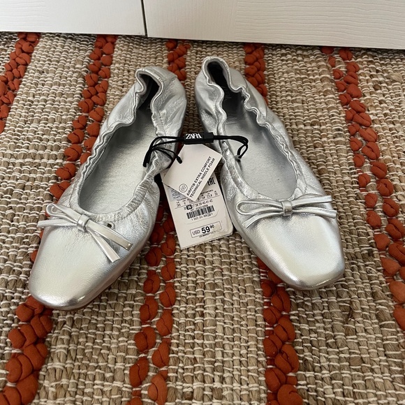 Zara metallic silver ballet flats - size 6 - NWT - Picture 2 of 6